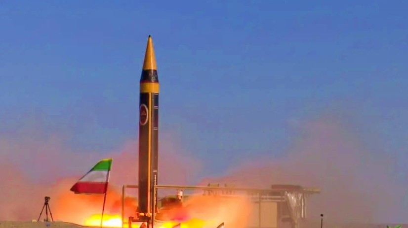 A technical illustration showing the trajectory of an Iranian Fattah-2 hypersonic missile maneuvering past an interceptor battery.