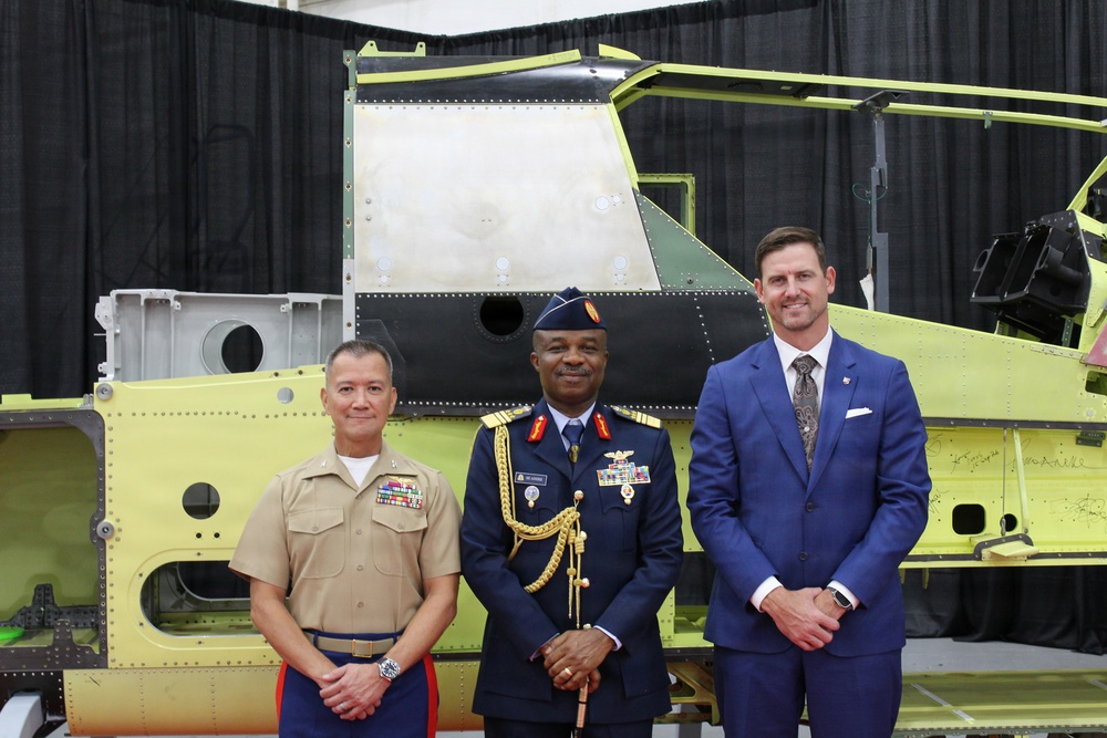 AH-1Z Viper Özellikleri, Silahları, Versiyonları ve Operatörleri