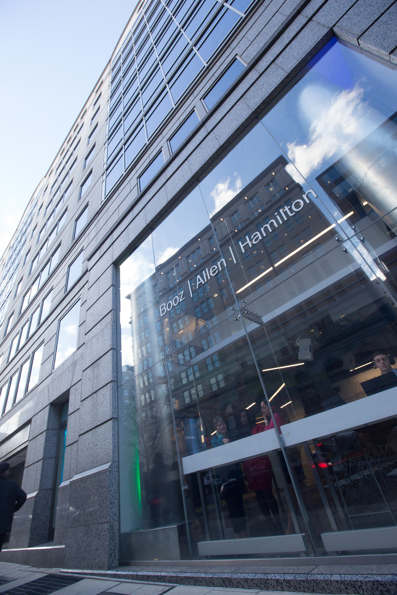博思艾伦咨询公司（Booz Allen Hamilton）概况，国防业务与营收