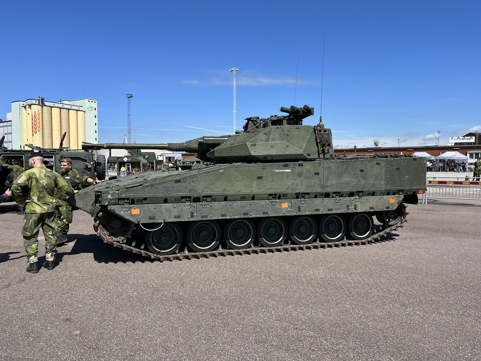 CV90