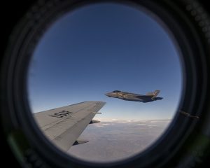 F-47对比F-35:任务不同,价格不同,同属一支空军