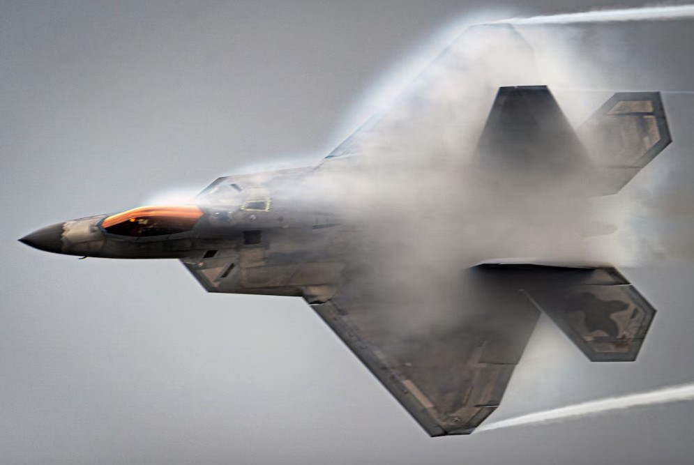 THE F-22 RAPTOR: THE FIGHTER JET THE US REFUSES TO SELL