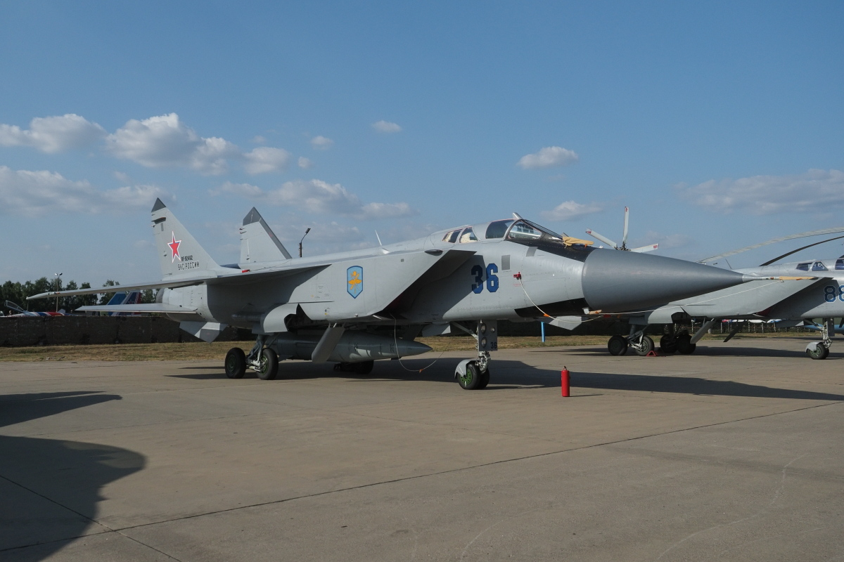 MiG-31 Foxhound Specs, Radar, Missiles and Kinzhal Role