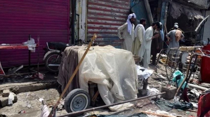 Rickshaw Bomb Explodes in Northwest Pakistan Market, Killing 9 Amid Border Tensions