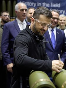سباق إنتاج قذائف 155mm، من يتقدم في 2026