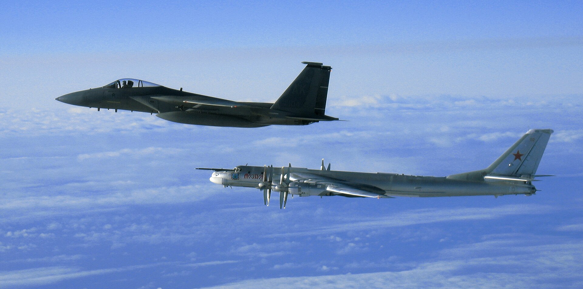 Tu-95MS Bombardıman Uçakları Bering ve Çukçi Denizi Üzerinde 13 Saatlik Uçuş Yaptı