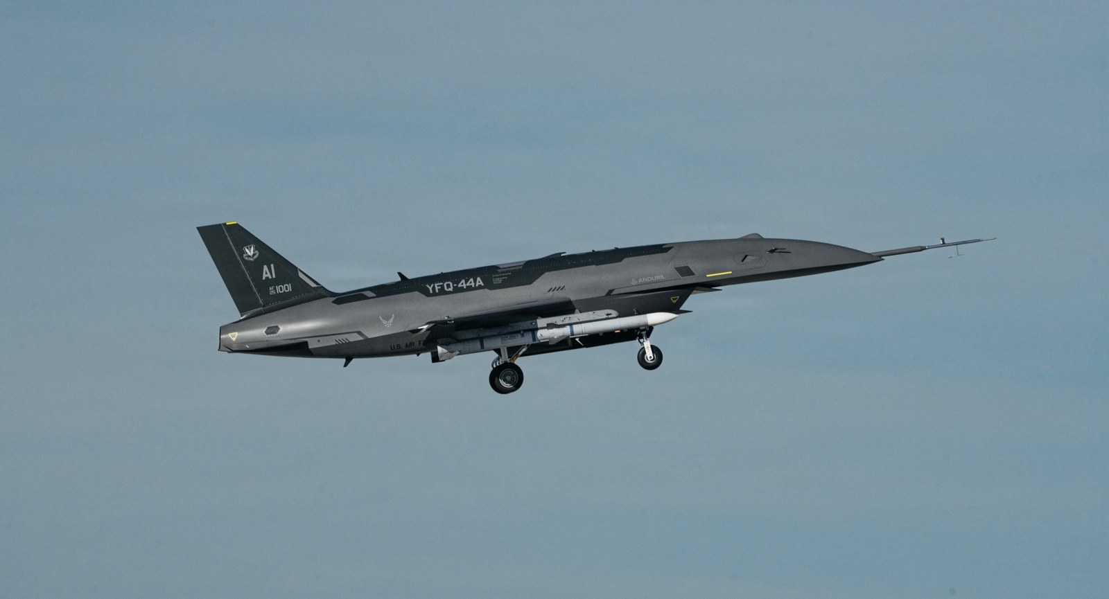 F-22 Pilotu YFQ-44A Fury İnsansız Savaş Uçağını İlk Kez Havada Komuta Etti